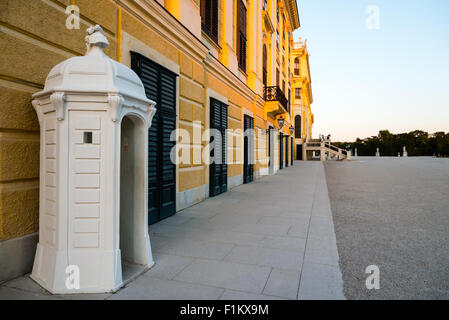 Capanna di guardia presso il Palazzo di Schönbrunn, Austria Foto Stock