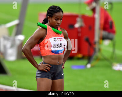 Zurigo, Svizzera, 03 settembre, 2015. Barbara Pierre, primo corridore DI STATI UNITI D'AMERICA'S 4x100m team di relè e il suo testimone prima dell'inizio. Giamaica il relè battere team il team usa al 2015 IAAF Diamond League meeting di atletica a Zurigo. Credito: Erik Tham/Alamy Live News Foto Stock