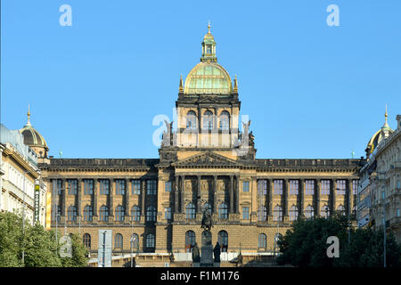 Museo Nazionale in Piazza Venceslao con il monumento di Venceslao nel centro storico di Praga nella Repubblica Ceca. Foto Stock