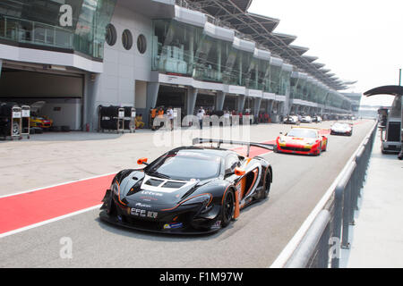 Sepang, Malesia. 04 Sep, 2015. Britannico della McLaren non auto 55 esce dalla corsia dei box al Festival asiatico di velocità di corsa, Sepang, Malesia Credito: Chung Jin Mac/Alamy Live News Foto Stock