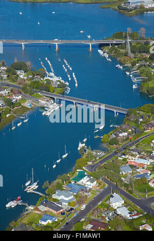 Ponti sul fiume Tamaki tra Pakuranga e Panmure, Auckland, Isola del nord, Nuova Zelanda - aerial Foto Stock