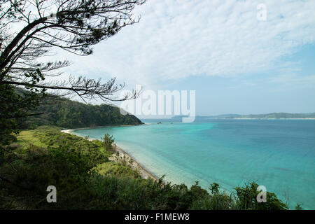 Bella spiaggia tropicale paradiso di Amami Oshima nel Giappone meridionale vicino a Okinawa Foto Stock