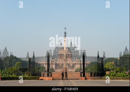 Delhi, India. Rashtrapati Bhavan, il Presidente indiano la residenza ufficiale, ex British Viceré della residenza. Cancelli. Progettato da Edwin Landseer Lutyens, nei primi anni del XX secolo. Foto Stock