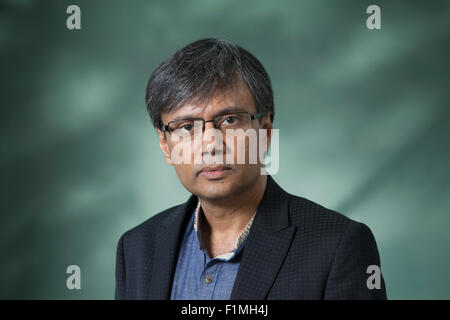 Amit Chaudhuri, Indiano autore inglese e accademico, all'Edinburgh International Book Festival 2015. Edimburgo, Scozia. Il 16 agosto 2015 Foto Stock