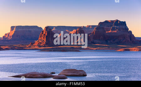 Padre Bay, dal Cookie Jar Butte di sunrise. Il Lake Powell, Utah, Stati Uniti d'America Foto Stock