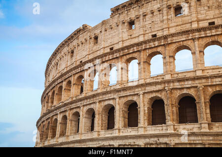 Esterno del Colosseo o il Colosseo, noto anche come l'Anfiteatro Flavio Foto Stock