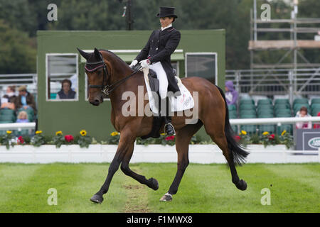 Stamford Lincs, Regno Unito. Il 4 settembre, 2015. La Land Rover Burghley Horse Trials 2015 Sarah Bullimore su Reve Du Rouet Credito: Tim Scrivener/Alamy Live News Foto Stock