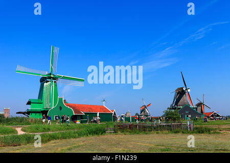 Classic mulino a vento olandese a Zaanse Schans Foto Stock