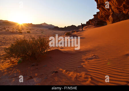 Tramonto a Wadi Rum desert,Giordania Foto Stock
