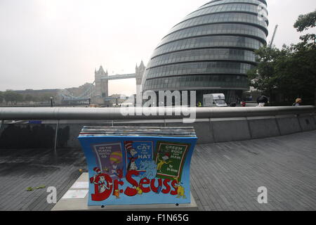 London Book panche Foto Stock