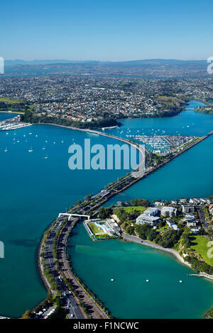 Giudici Bay, Tamaki Drive e dal porto di Waitemata di Auckland, Isola del nord, Nuova Zelanda - aerial Foto Stock