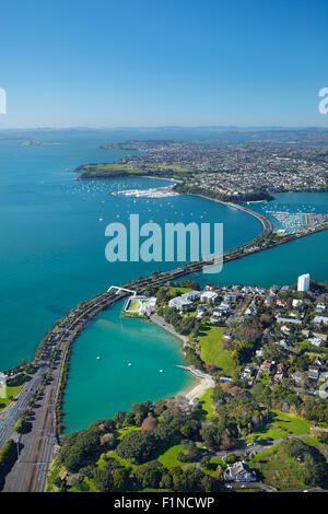 Giudici Bay, Tamaki Drive e dal porto di Waitemata di Auckland, Isola del nord, Nuova Zelanda - aerial Foto Stock