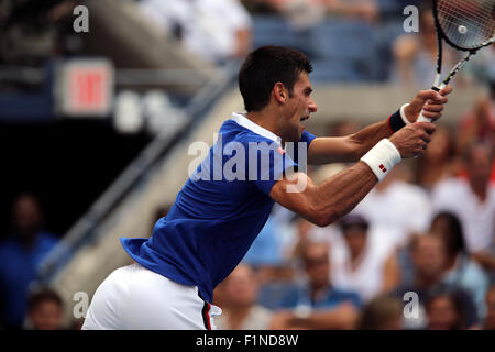 New York, Stati Uniti d'America. Il 4 settembre, 2015. Novak Djokovic durante il suo terzo round match contro Andreas Seppi di Italia a U.S. Aperto in Flushing Meadows, New York il 4 settembre 2015. Credito: Adam Stoltman/Alamy Live News Foto Stock