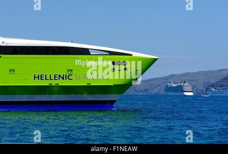 Un Cosmote hellenic alta velocità 4 traghetti in Grecia Santorini Foto Stock