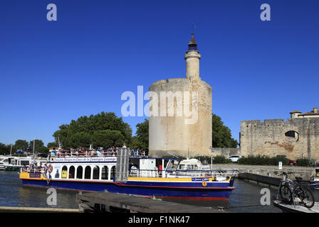 Vacanze in barca a Aigues Mortes, Gard, Languedoc-Roussillon, Francia Foto Stock