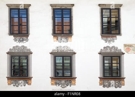 Windows di vecchia casa in Lubiana, Slovenia il 30 giugno 2015 Foto Stock