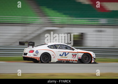 Sepang, Malesia. 5 Settembre, 2015. British Bentley auto n. 77 freni per girare 7 al Festival asiatico di velocità di corsa, Sepang, Malesia Credito: Chung Jin Mac/Alamy Live News Foto Stock