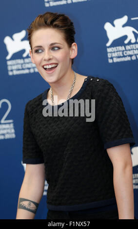 Venezia, Italia. 5 Sep, 2015. Kristen Stewart frequenta un photocall per 'eguaglia' durante la 72a Venezia Film Festival presso l'isola del Lido di Venezia, Italia, Sett. 5, 2015. Credito: Voi Pingfan/Xinhua/Alamy Live News Foto Stock