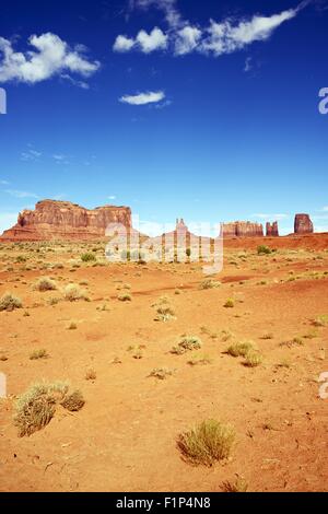Arizona monumenti Valley Navajo Tribal Park. Il Monument Valley in fotografia verticale. Foto Stock