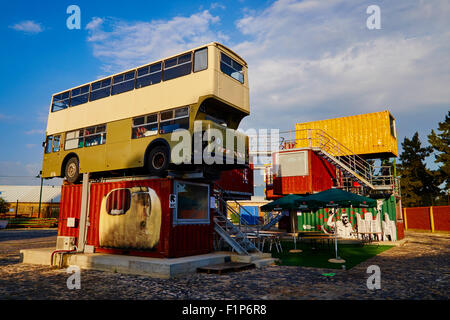 Il Portogallo, Lisbona, LX Factory è una vecchia fabbrica convertita in negozi, ristoranti e bar Foto Stock