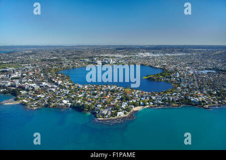 Lago Pupuke, Takapuna, Auckland, Isola del nord, Nuova Zelanda - aerial Foto Stock