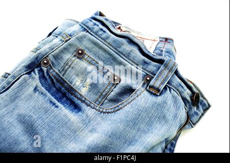 Jeans blu Closeup - Blue Jeans isolato su bianco. Il design e la moda collezione di foto Foto Stock