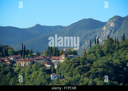 Vezio sopra Varenna Lago di Como lombardia italia Foto Stock