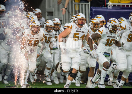 5 Settembre 2015: Arizona State Sun Devils entrano in campo prima di un NCAA Football gioco tra il Texas A&M Aggies e Arizona State Sun Devils a NRG Stadium di Houston, TX. Il Aggies vinto 38-17.Trask Smith/CSM Foto Stock