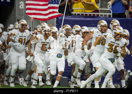 5 Settembre 2015: Arizona State Sun Devils entrano in campo prima di un NCAA Football gioco tra il Texas A&M Aggies e Arizona State Sun Devils a NRG Stadium di Houston, TX. Il Aggies vinto 38-17.Trask Smith/CSM Foto Stock