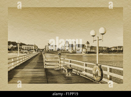 Vista dal molo al Kurhaus Binz presso il Mar Baltico, Binz, Ruegen Isola, Meclemburgo-Pomerania Occidentale, Germania, Europa Foto Stock