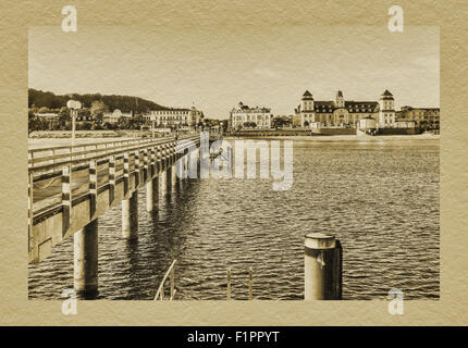 Vista dal molo al Kurhaus Binz presso il Mar Baltico, Binz, Ruegen Isola, Meclemburgo-Pomerania Occidentale, Germania, Europa Foto Stock