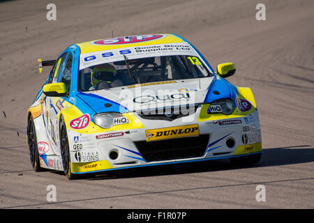 Corby, Regno Unito. 6 Settembre, 2015. Daniel Welch e Welch Motorsport rigidi durante la Dunlop MSA British Touring Car Championship sul circuito di Rockingham il 6 settembre 2015 a Corby, Regno Unito Credito: Gergo Toth/Alamy Live News Foto Stock