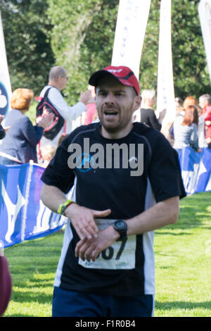 Il NORTHAMPTON MEZZA MARATONA 2015 da NORTHAMPTON TOWN DI DELAPRE ABBEY 1 st 229 DAVID GREEN 1:14:50 2° 551 JAMES stringer 1: 16 3h 367 STEPHEN SEGNA 1:16:15 Credito: PATRICK ANTHONISZ/Alamy Live News Foto Stock