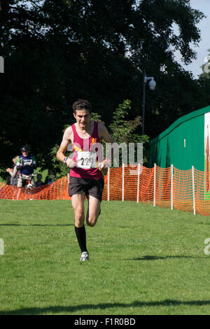 Northampton, Regno Unito. 6 Settembre, 2015. Il Northampton mezza maratona 2015 da Northampton town di Delapre Abbey. 1° 229 David Green 1:14:50, 2° 551 James stringer 1:16, 3° 367 Stephen segna 1:16:15. Credito: PATRICK ANTHONISZ/Alamy Live News Foto Stock