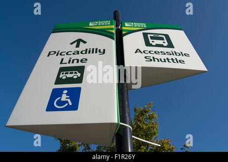 Indicazioni per la linea di Piccadilly e accessibile, navetta a Twickenham durante il 2015 Coppa del Mondo di rugby Foto Stock