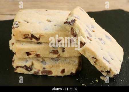 Fatti in casa al cioccolato burro biscotti frollini Foto Stock