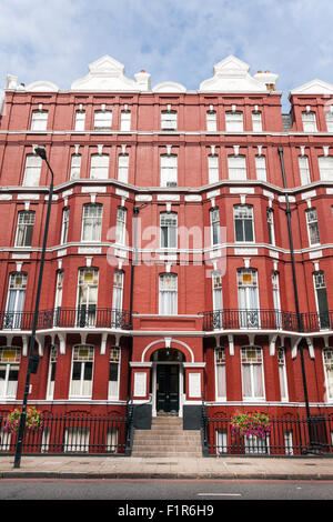 Oxford e Cambridge Mansions - bel periodo blocchi residenziali su Old Marylebone Road, London, Regno Unito Foto Stock