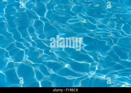 Piscina di acqua sullo sfondo Foto Stock