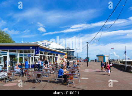 Pier Point restaurant e bar presso il Teatro Principessa sul lungomare,Torquay, Torbay, Devon, Inghilterra, Regno Unito Foto Stock