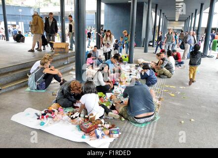 Budapest, Ungheria. 05 Sep, 2015. Gli immigrati siriani concentrata vicino a Budapest la stazione ferroviaria internazionale, sabato 5 settembre 2015 Credit: Jorge Felix/Alamy Live News Foto Stock