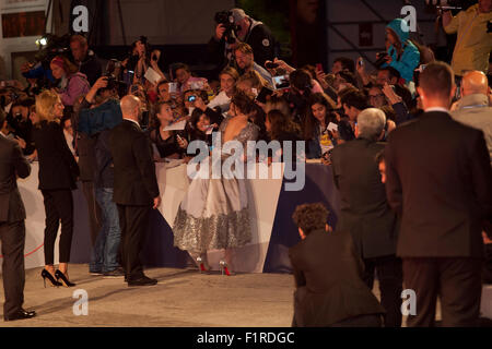 Venezia, Italia. 05 Sep, 2015. L'attrice Kristen Stewart fotografata con ventole in occasione del gala screening per il film è uguale alla 72a Mostra del Cinema di Venezia, sabato 5 settembre 2015, Venezia Lido, Italia. Credito: Doreen Kennedy/Alamy Live News Foto Stock