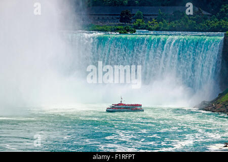 Cascate del Niagara tour in barca Hornblower ai piedi del grand Horseshoe Falls Foto Stock