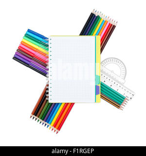 Si torna a scuola. Materiali di consumo su sfondo bianco. Foto Stock
