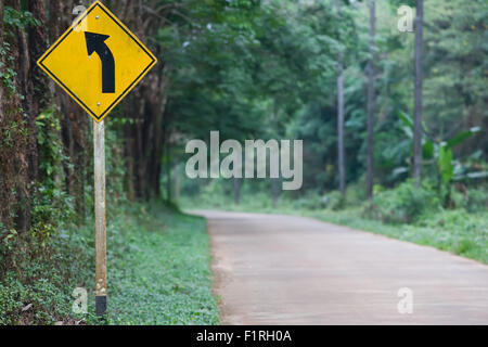 Curva a sinistra in avanti Foto Stock