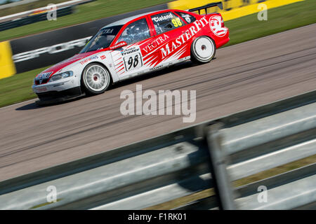 Il circuito di Rockingham, Corby, Regno Unito. 6 Sep, 2015. John Cleland rigidi Vauxhall Vectra durante il HSCC Super Touring Car Challenge al circuito di Rockingham il 6 settembre 2015 a Corby, Regno Unito (foto di gergo Toth foto / Alamy Live News) Foto Stock