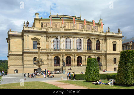 La sala concerti Rudolfinum e galleria d'Arte a Jan Palach square di Praga. Foto Stock