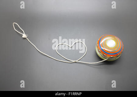 Vintage yoyo con laminazione dello spago in forma di cuore Foto Stock