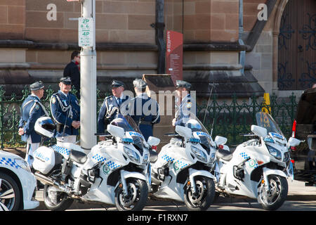 Sydney, Australia. Il 7 settembre, 2015. Champion Race Horse Trainer Bart Cummings è stata farewelled a funerali di stato. Bart è morto all'età di 87 il 30 agosto, due giorni dopo aver festeggiato il suo 61° anniversario di matrimonio. I politici locali e dignatories hanno assistito ai funerali inclusi Bob Hawke ex Primo Ministro. Credit: modello10/Alamy Live News Foto Stock