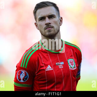 Cardiff, Galles. 06 Sep, 2015. Euro 2016 qualifica. Il Galles contro Israele. Il Galles Aaron Ramsey durante il canto degli inni nazionali. Credito: Azione Sport Plus/Alamy Live News Foto Stock