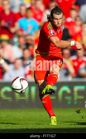 Cardiff, Galles. 06 Sep, 2015. Euro 2016 qualifica. Il Galles contro Israele. Il Galles Gareth Bale spara a obiettivo. Credito: Azione Sport Plus/Alamy Live News Foto Stock